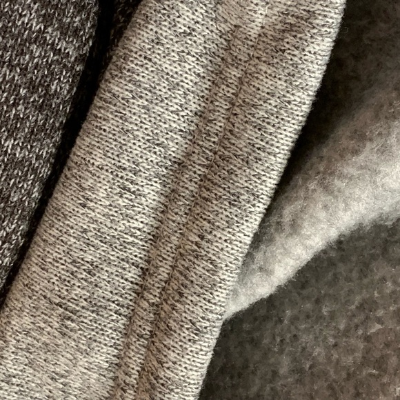 Men’s 2XL Izod quarter zip fleece inside sweater outside in Heather Gray & black - Picture 6 of 10